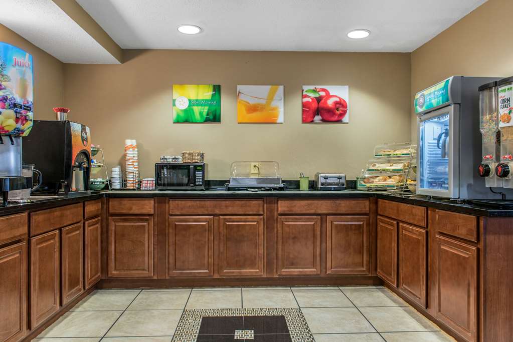 Quality Inn Bloomington near University - photo 39