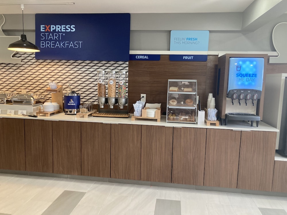 Holiday Inn Express & Suites Port Washington by IHG - photo 42