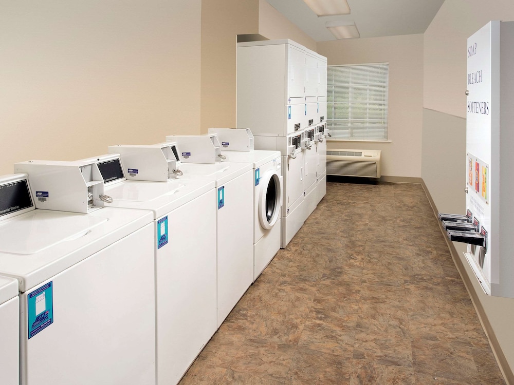 WoodSpring Suites Louisville Clarksville - photo 14