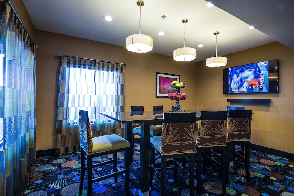 Holiday Inn Express Hotel & Suites Edmond by IHG - photo 60