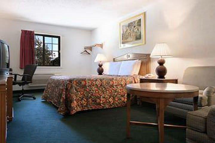 Travelodge By Wyndham Waukegan Gurnee - photo 4