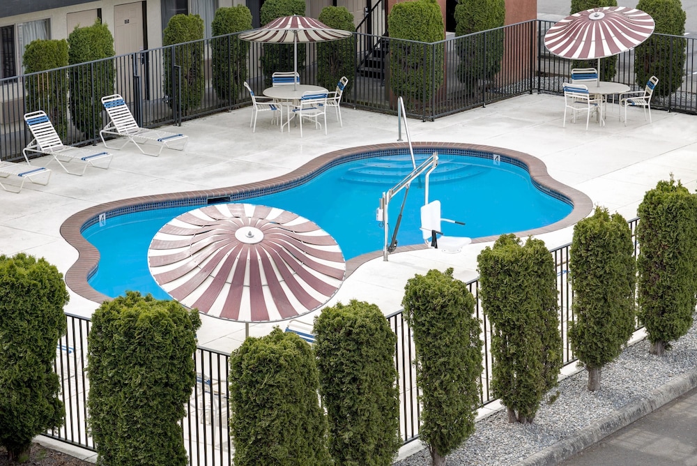Olympic Inn & Suites - photo 40