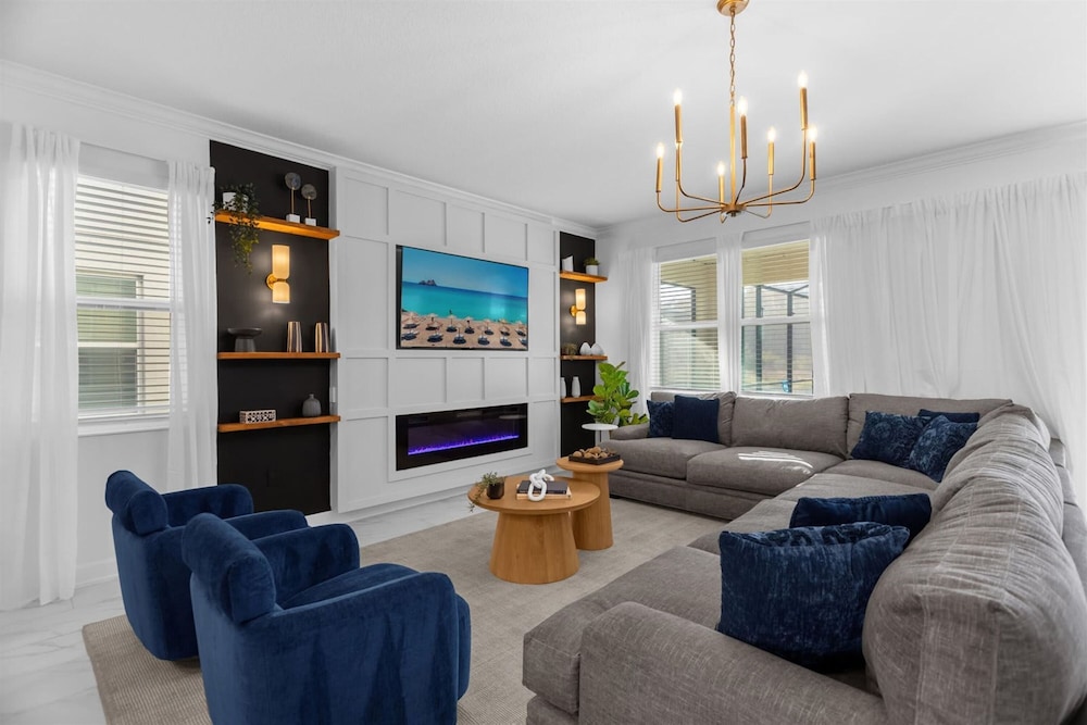 Upstay Lakeview Mansion w Pool Spa and Cinema - photo 16