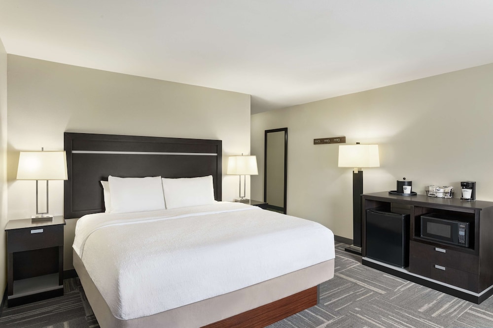 Hampton Inn New Albany - photo 25