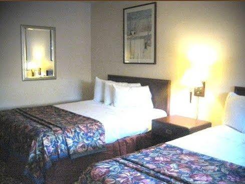 El Toro Motel - photo 5