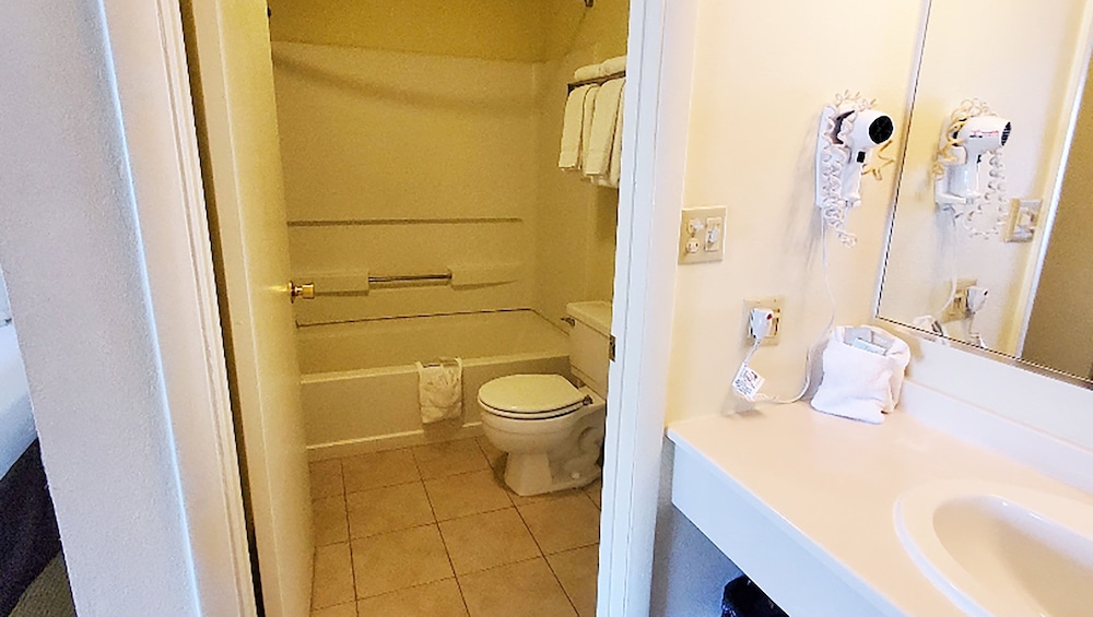 Magnuson Hotel Ely - photo 17