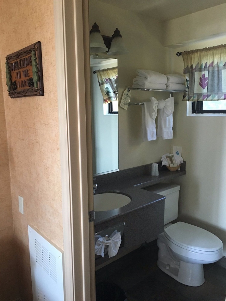 Pepper Tree Inn - photo 20