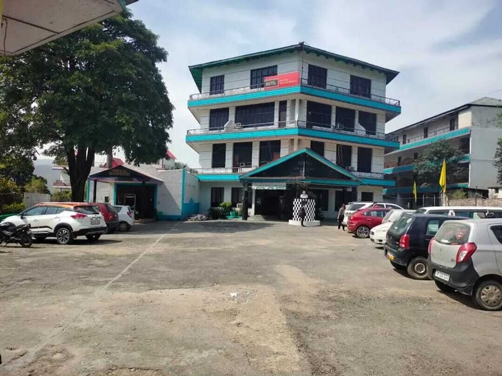 Mid Way Tourist & Resorts — hotel in Sundarnagar