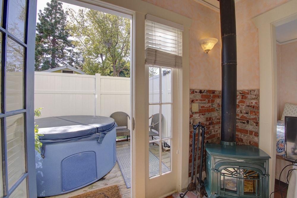 Secret Garden Inn and Cottages - photo 59