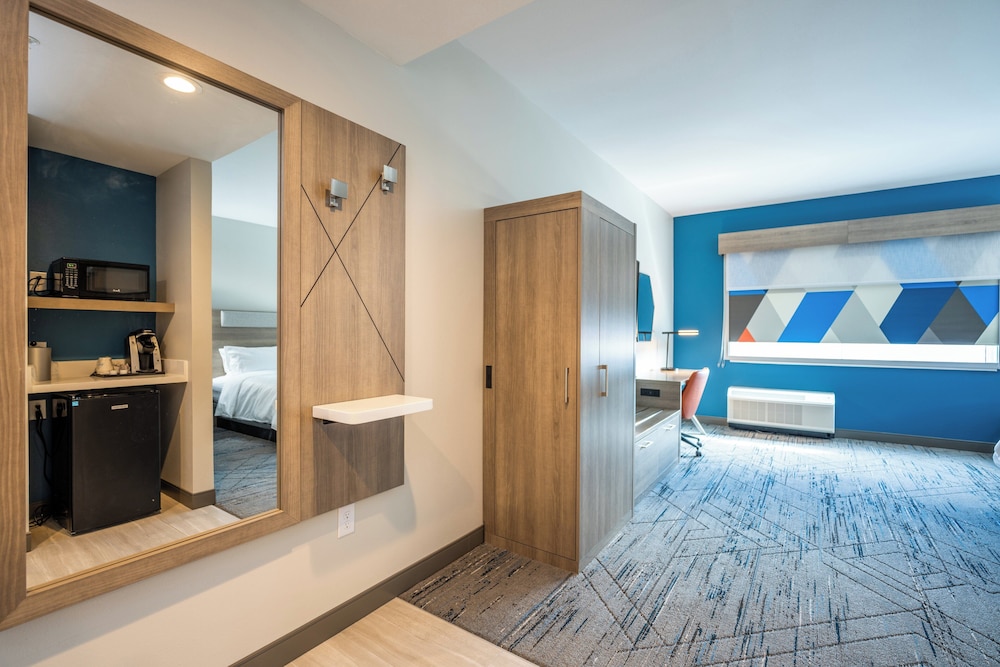 Holiday Inn Express & Suites Charlottesville by IHG - photo 66