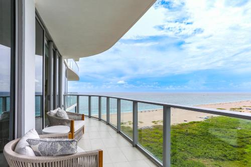 Ocean Views and Pool Access Riviera Beach Condo — 4-Star Luxury Hotel in Riviera Beach, United States