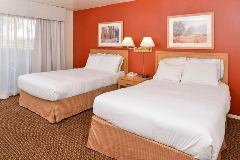 Red Lion Woodlake & Conference Center in Sacramento, United States