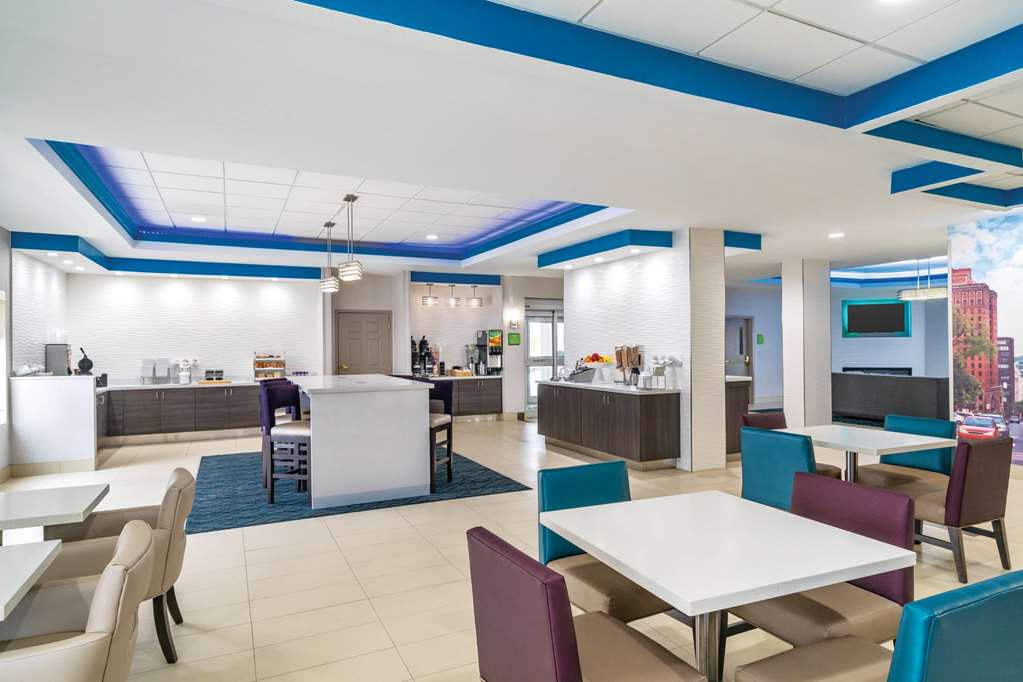 La Quinta Inn & Suites by Wyndham Latham Albany Airport - photo 33