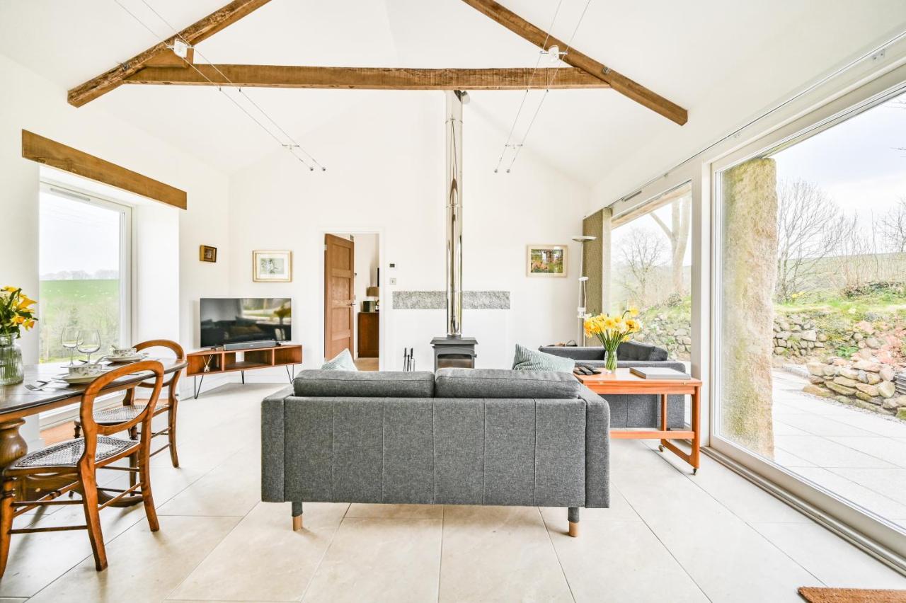 Cosy Rural Barn with Private Garden & Forest the Cart Barn in Tavistock, United Kingdom