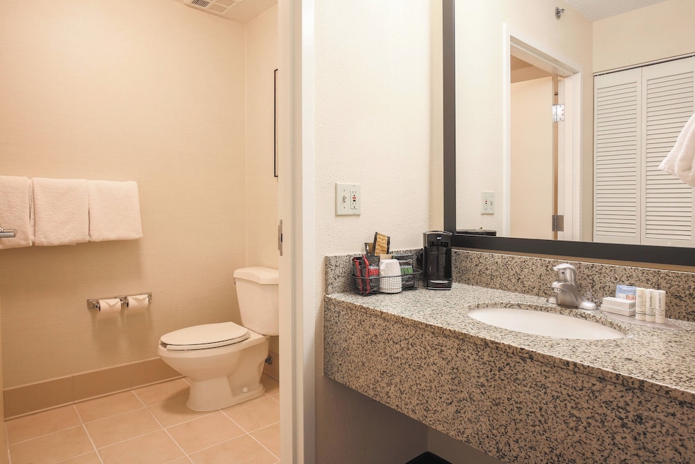 Courtyard Flint by Marriott - photo 28