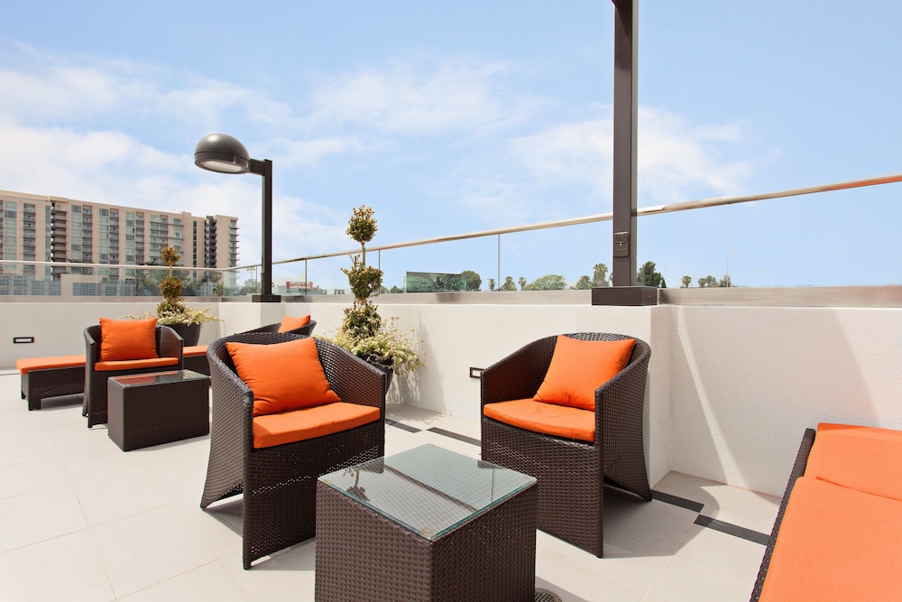 Hampton Inn by Hilton North Hollywood - photo 18