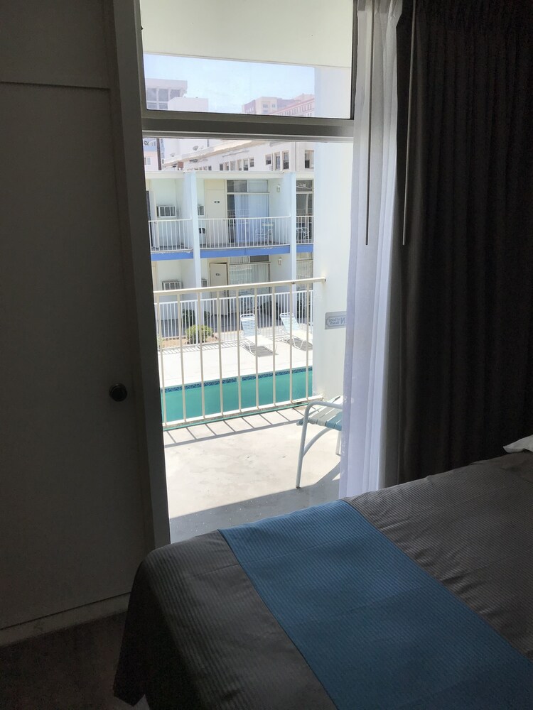 Inn Of Long Beach - photo 7