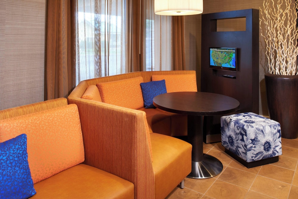 Courtyard by Marriott Toledo Maumee Arrowhead - photo 17