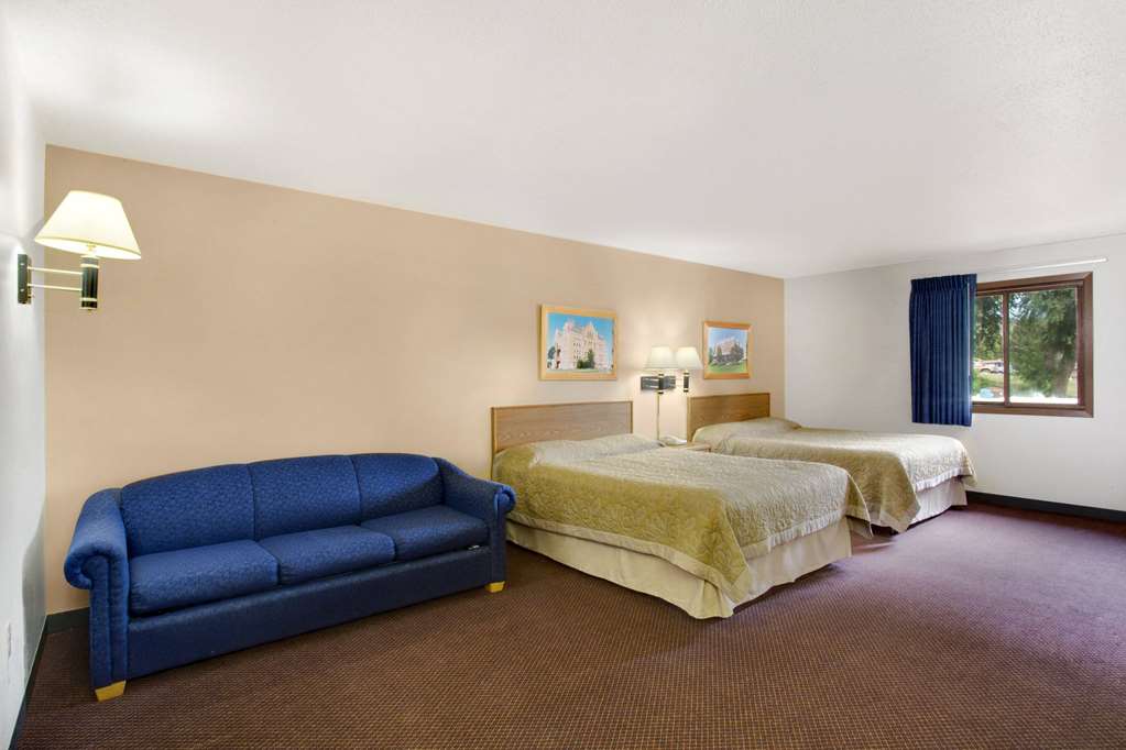 Super 8 by Wyndham Hot Springs - photo 15