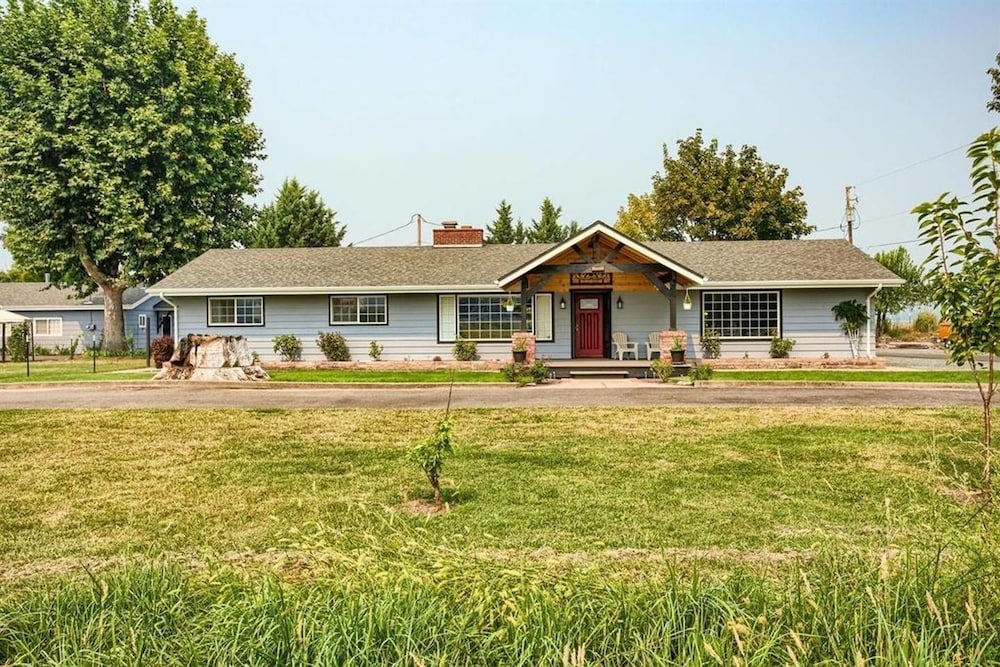 Racing Horse Ranch with Unlimited Golf — 4-Star Luxury Hotel in Grants Pass, United States