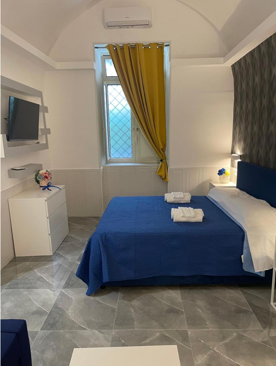 Santa Monica appartamento — 4-Star Luxury Hotel in Naples, Italy