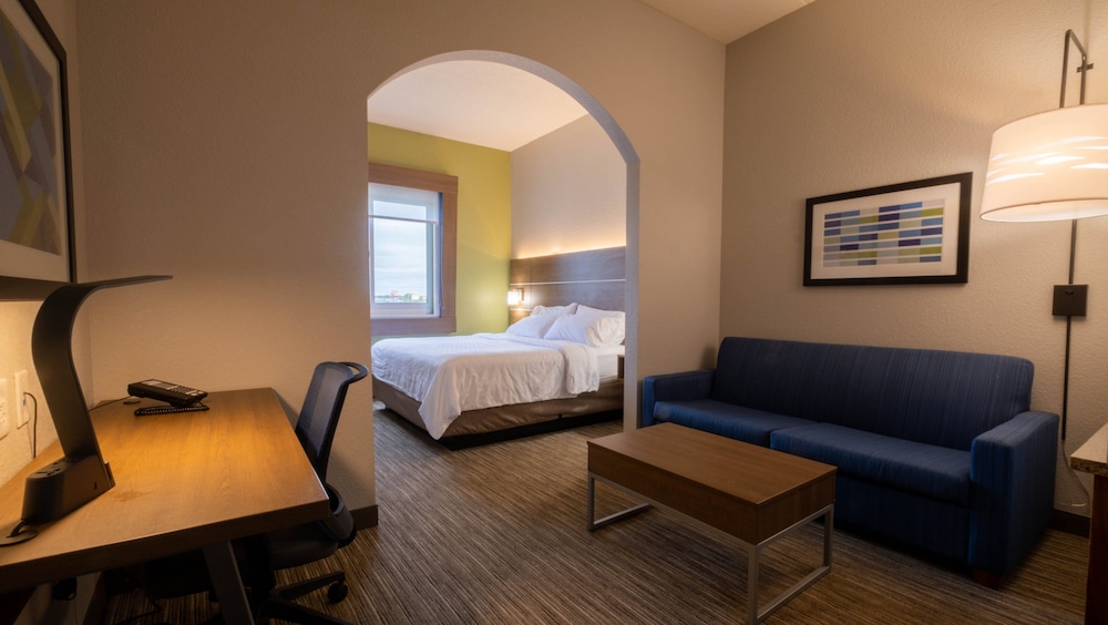 Holiday Inn Express Hotel and Suites Mankato East by IHG - photo 41