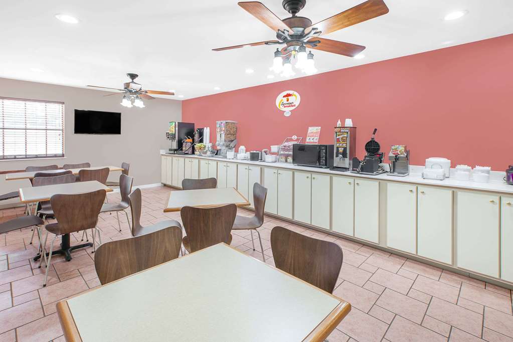 Super 8 by Wyndham Lowell Bentonville Rogers Area - photo 15
