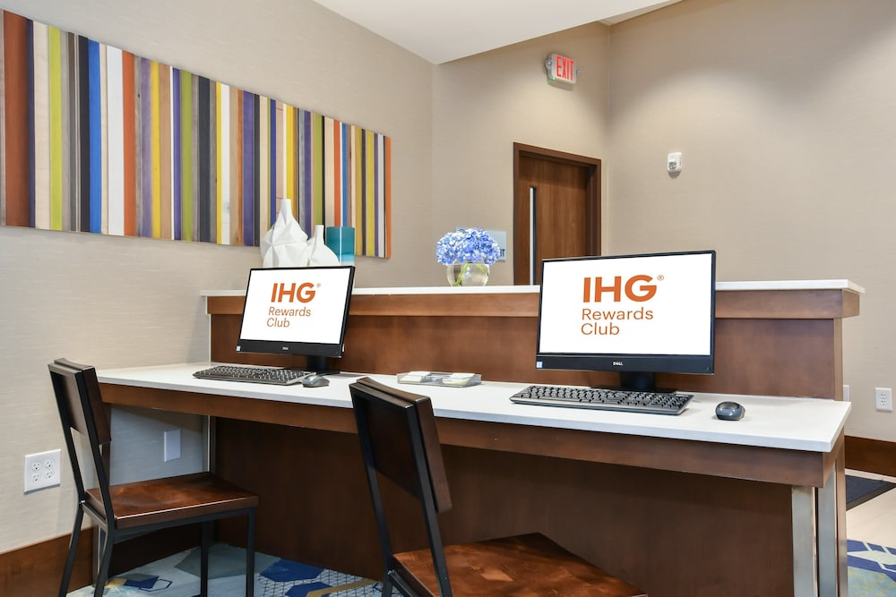 Holiday Inn Express & Suites Charlotte Ballantyne by IHG - photo 9