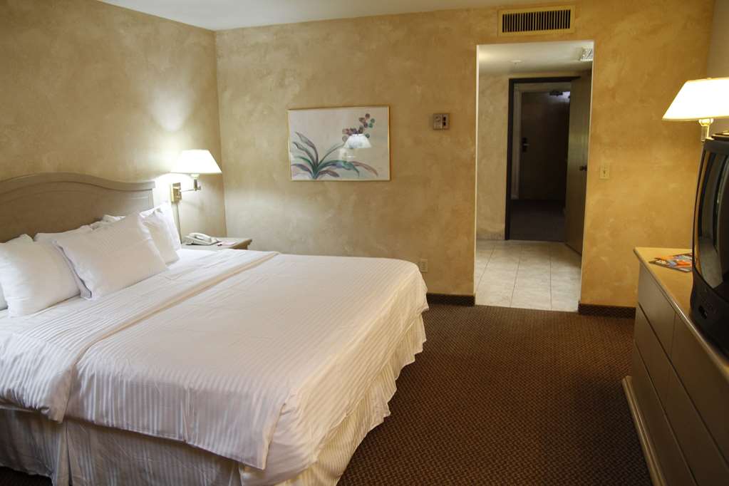 Ramada by Wyndham Viscount Suites Tucson East - photo 13