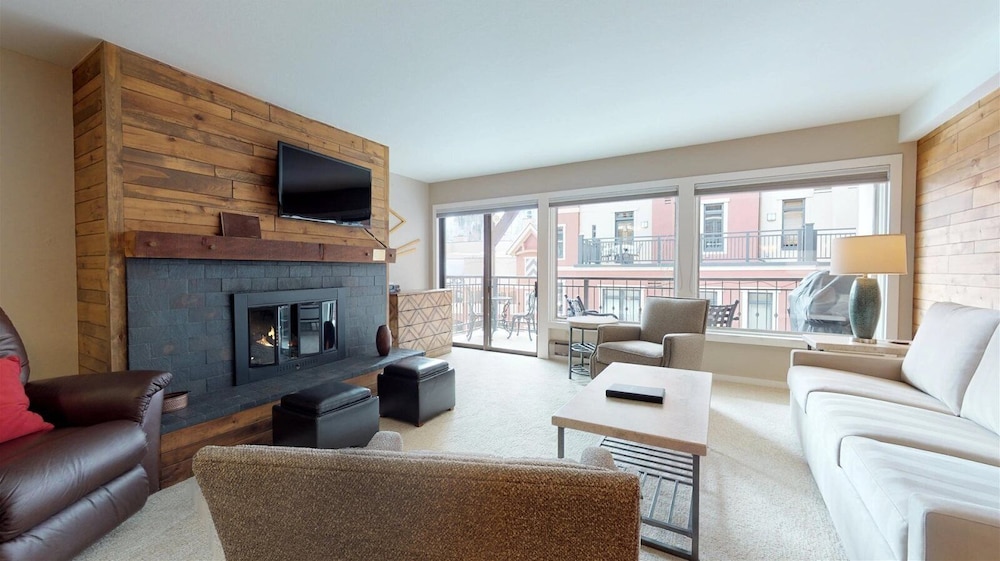 2 Bedroom Boutique Resort Condo With Hot Tub Access and Within Walking Distance to the Eagle Bahn Gondola - photo 6