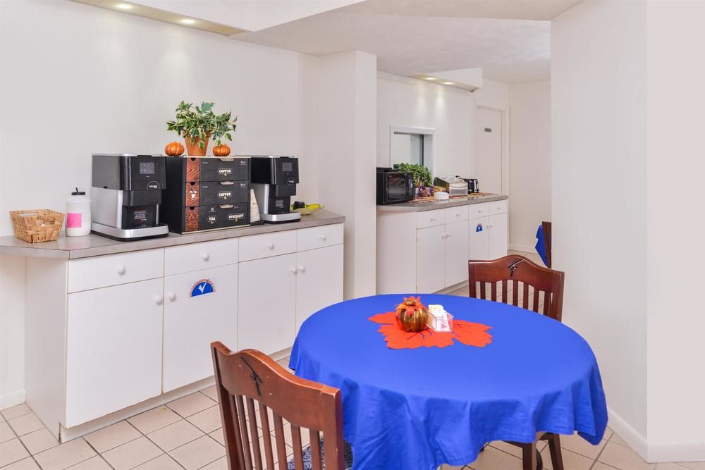 Americas Best Value Inn Williamsburg Lightfoot Area - photo 41