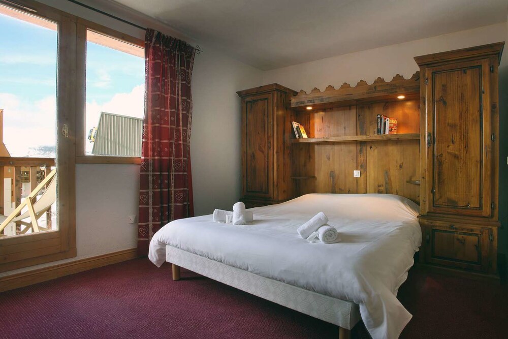 Chalet des Neiges Plein Sud Residence — 4-Star Luxury Hotel in Val Thorens, France