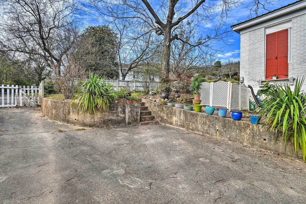 2 Mi To Oaklawn Casino Home with Peaceful Yard - photo 32