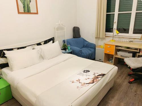 Quiet Relaxing Place 1 Min To Metro Later Check In Lgbt Friendly Private Shared Room This Is A Home Not A Hostel Or A Hotel — Milan