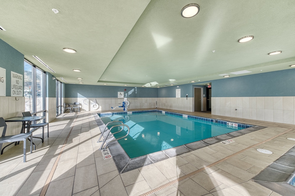 Holiday Inn Express & Suites Manitou Springs by IHG - photo 32