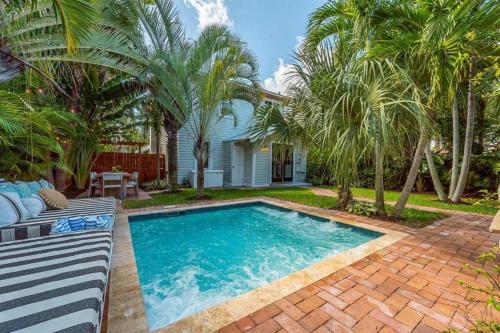 Tropical Estate w Guesthouse & Pool. Sleeps 8 — 4-Star Luxury Hotel in West Palm Beach, United States
