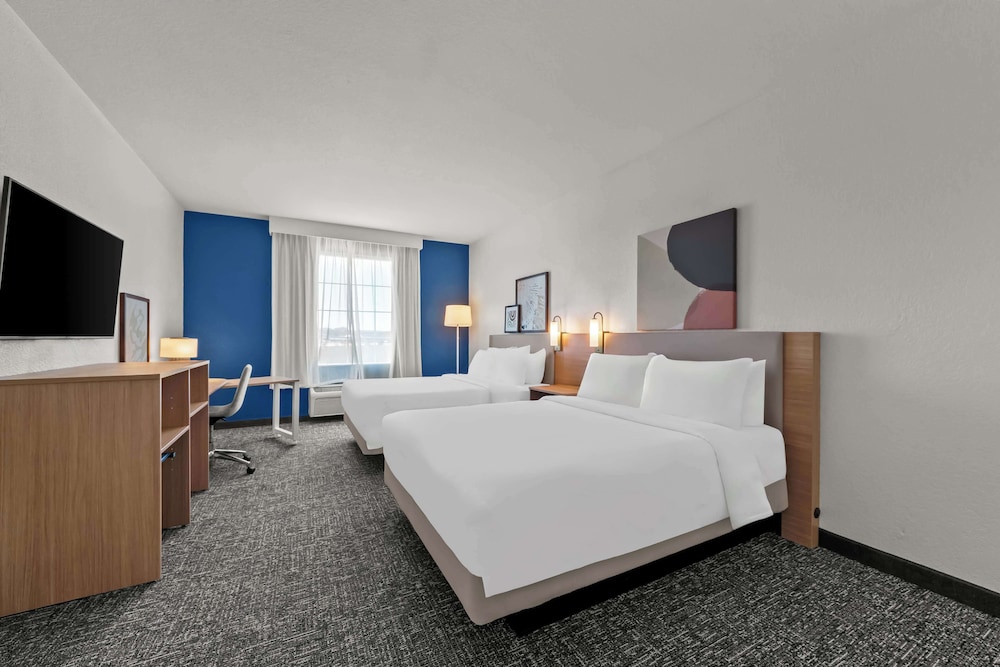 Spark by Hilton Selma - photo 11