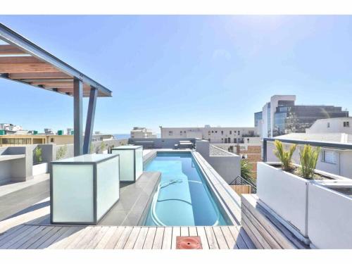 Beautiful Space with views of Lions Head
