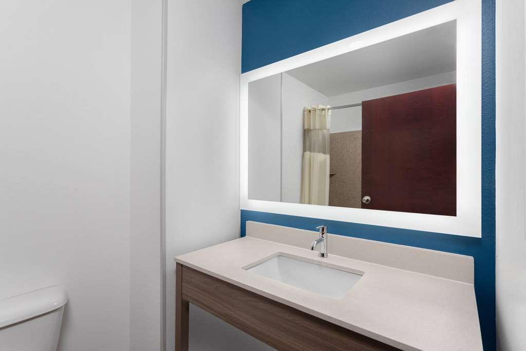 La Quinta Inn & Suites by Wyndham Woodward - photo 37