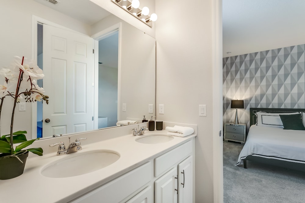 1834cvt New Solara 9 Bedroom 6 Bathroom Resort - photo 50
