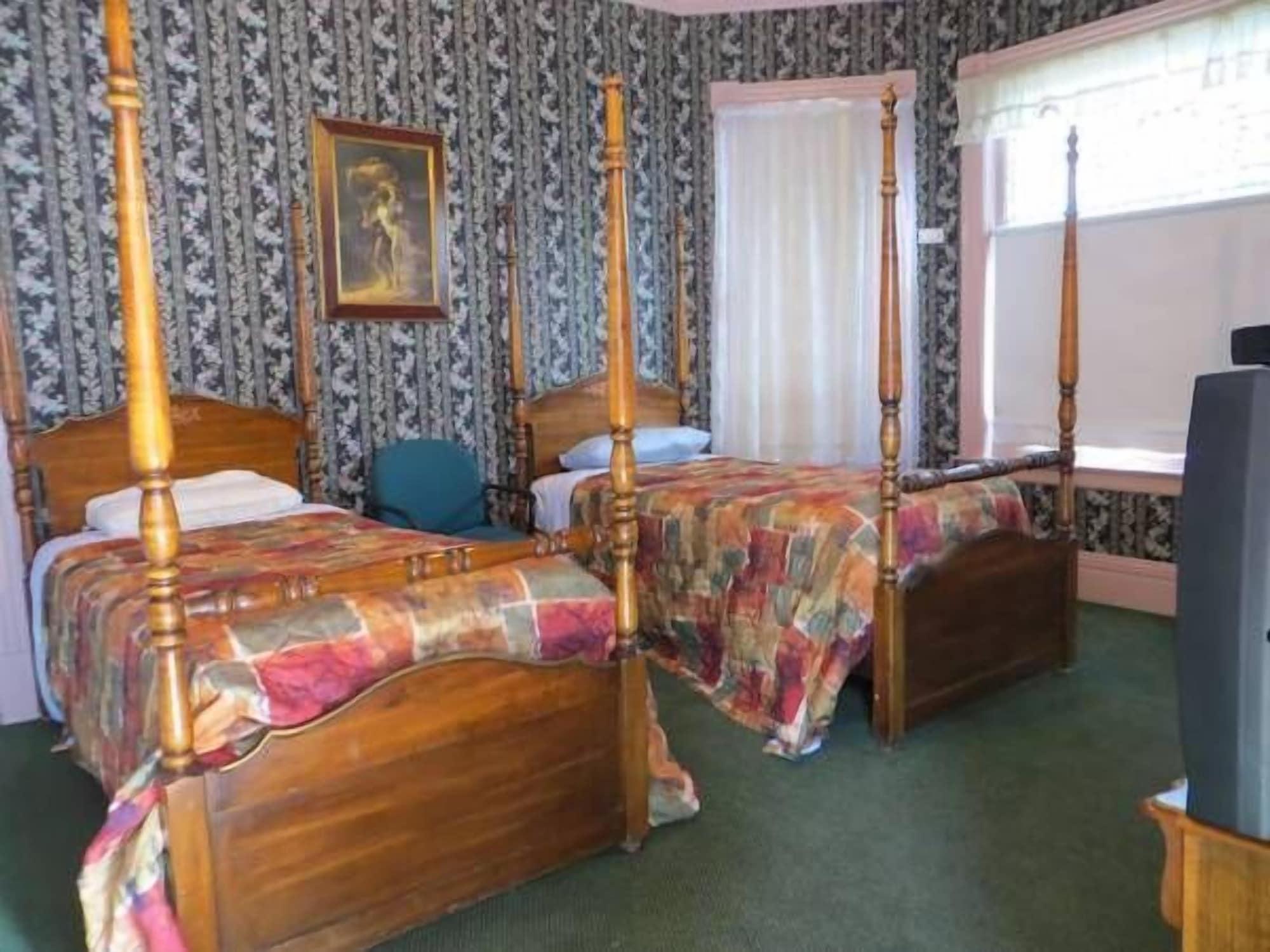 Irwin Street Inn - photo 15