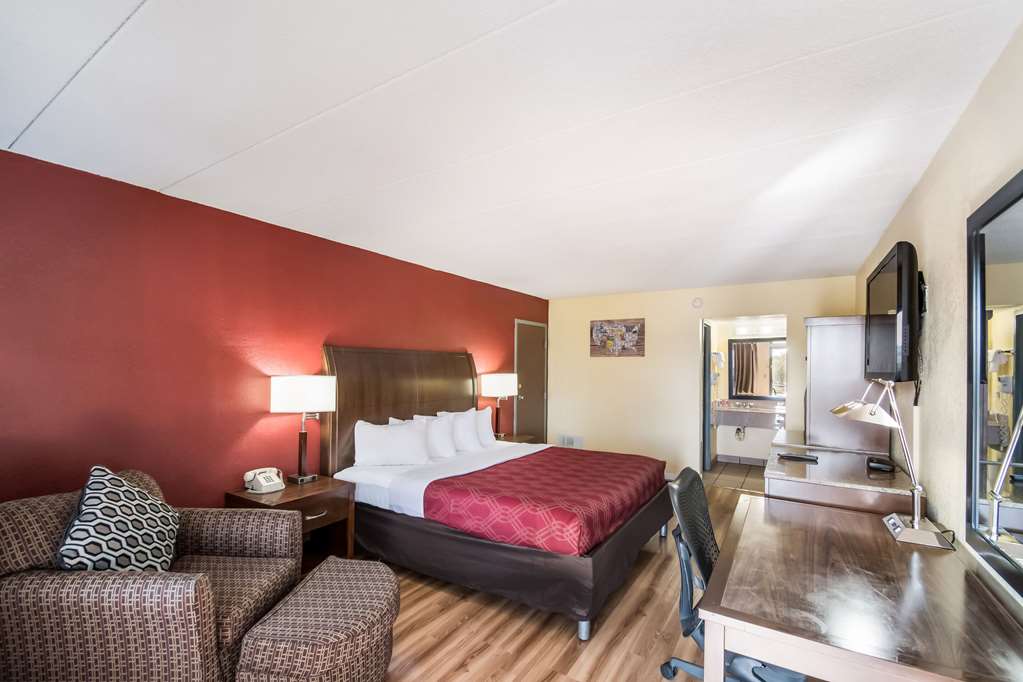 Econo Lodge Kearney Liberty - photo 9