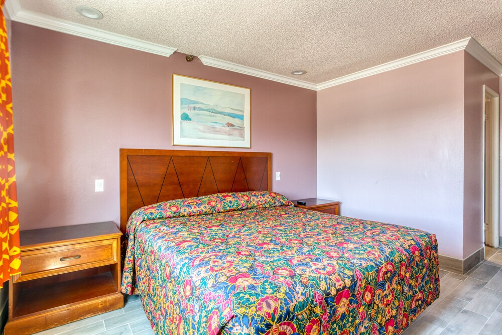 Heritage Inn And Suites - photo 21