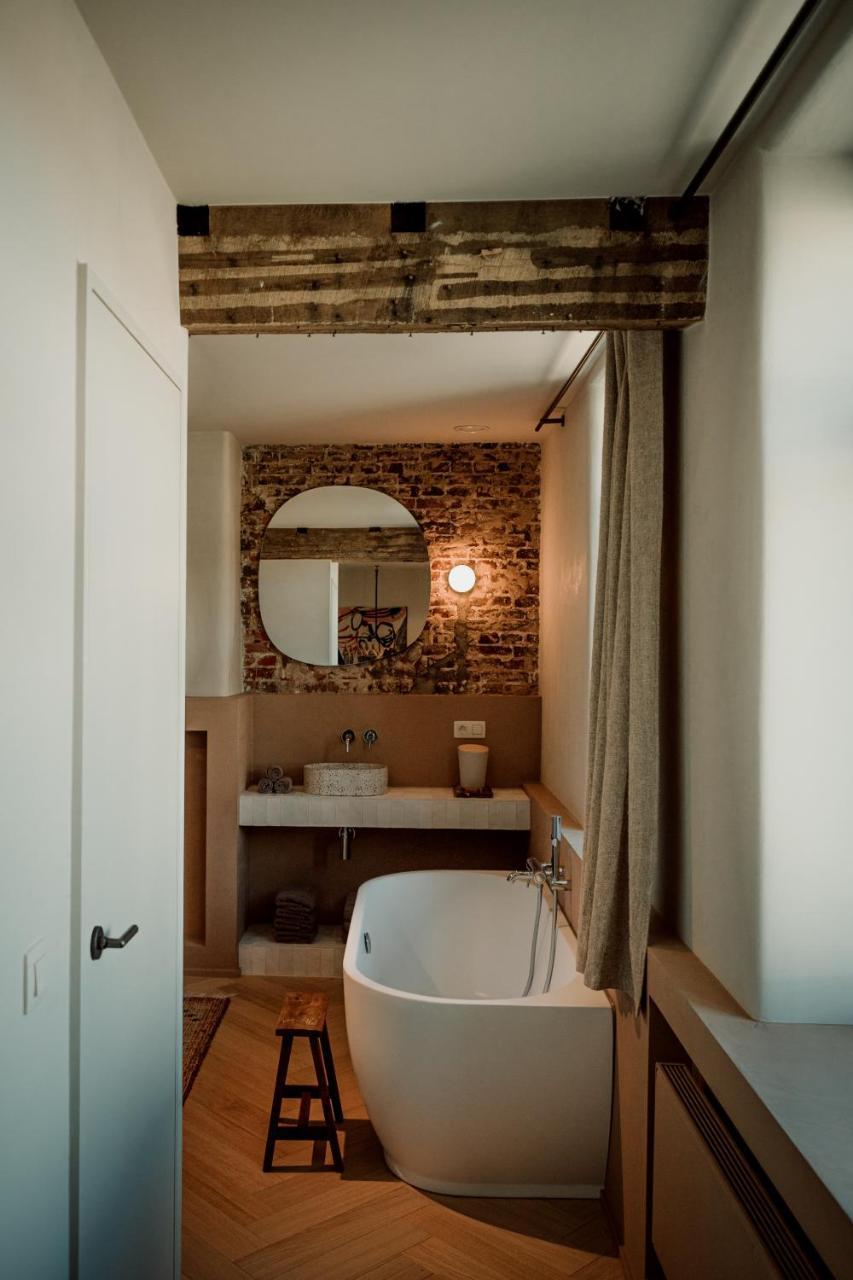 Plein 11 - carbon neutral hotel in Unknown City