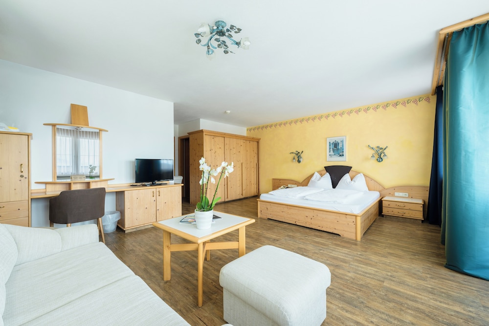 Landgasthof Bogner 4 Sterne Hotel — 4-Star Luxury Hotel in Absam, Austria