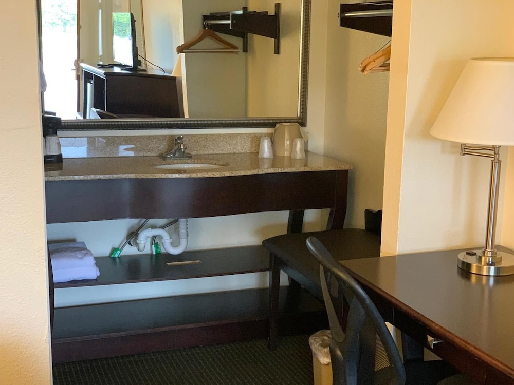 Blackwater Inn - photo 15
