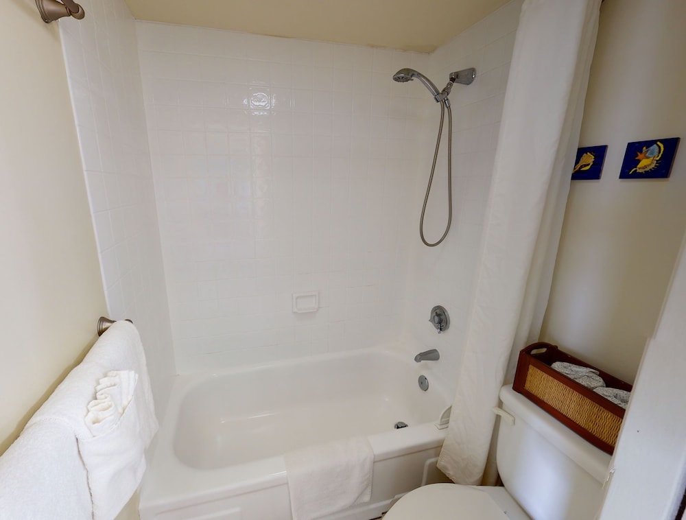 Waikiki Banyan High Level Condo with Private Lanai by Koko Resort Vacation Rentals - photo 69
