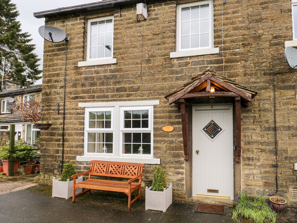 Cherry Tree Cottage — 4-Star Luxury Hotel in Bingley, United Kingdom
