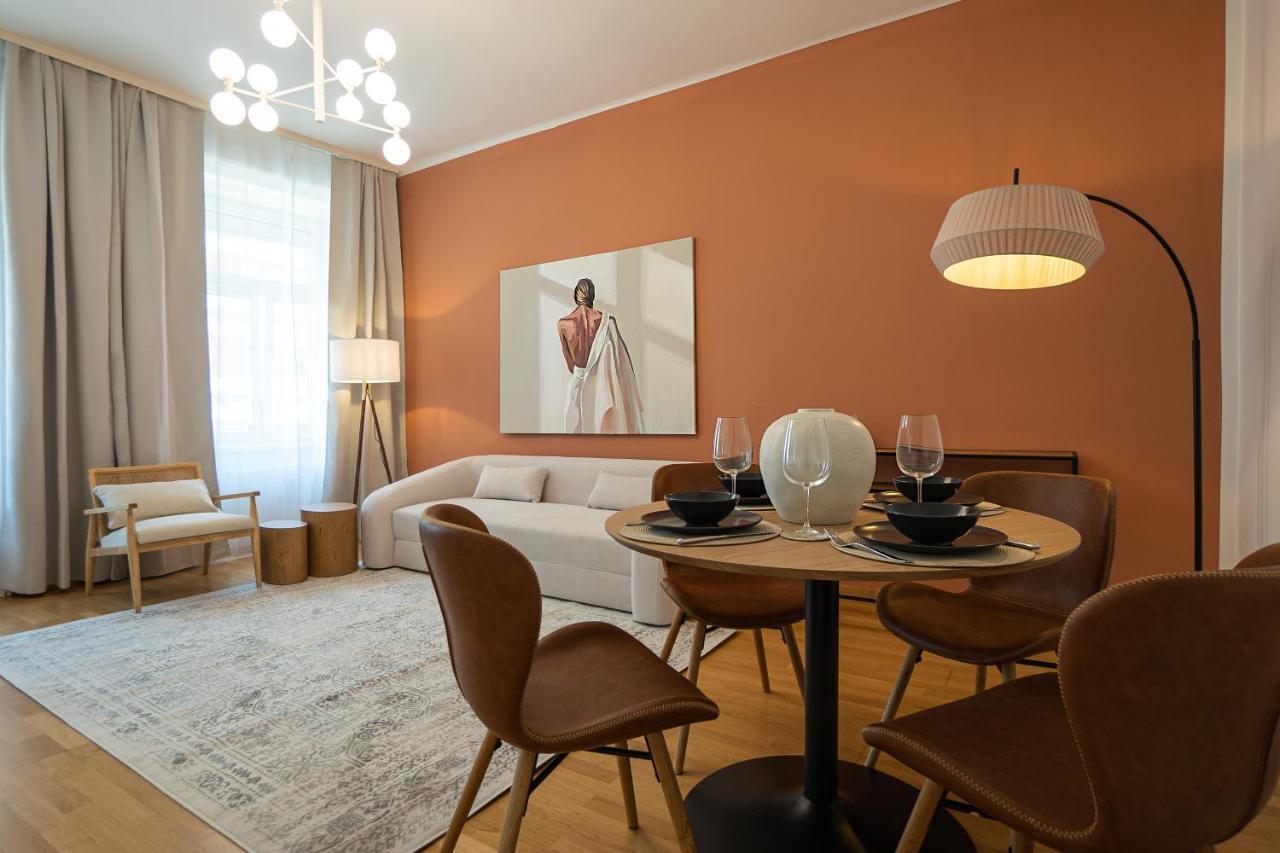 Stylish apartment with a king bed — 4-Star Luxury Hotel in Vienna, Austria