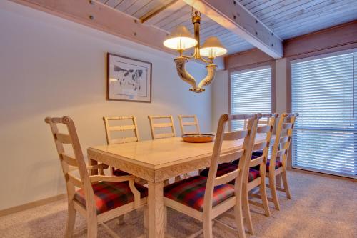 1120 Empire Avenue Private Home by Alpine Ski Properties — 4-Star Luxury Hotel in Bridgeport, United States